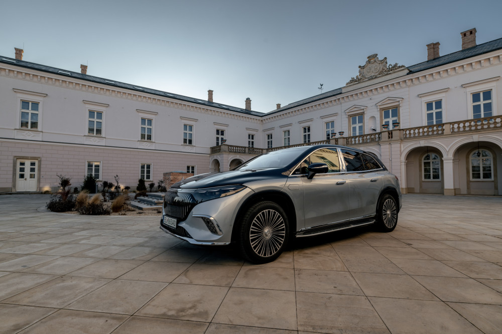 Mercedes-Maybach EQS 680 SUV test